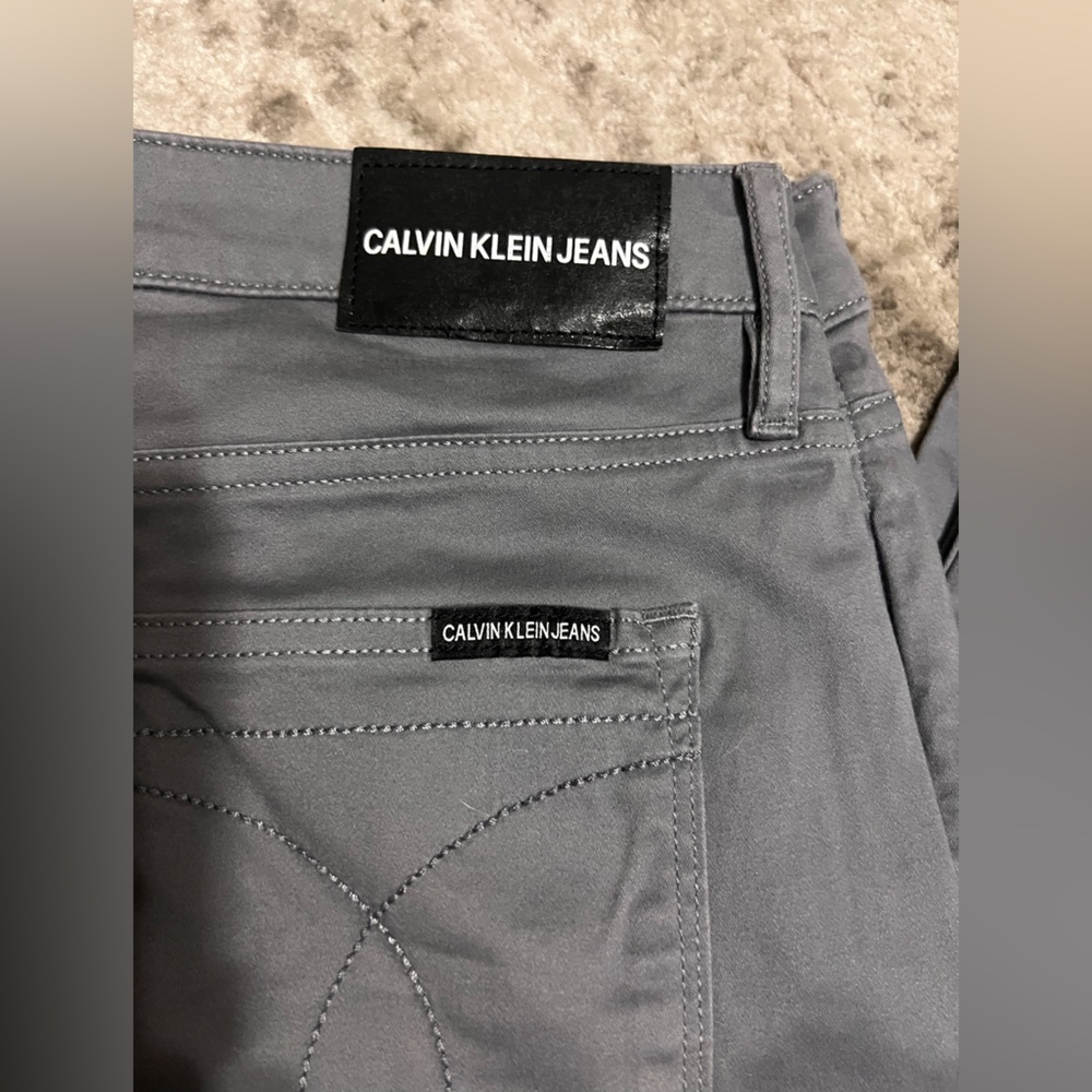 Calvin Klein Jeans in Sleek Gray